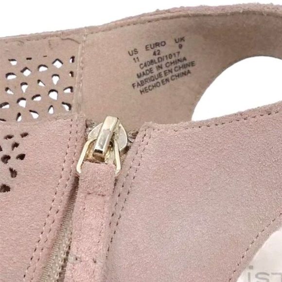 Kelsi Dagger Brooklyn Seneca Sandals Beige Suede Perforated Open Toe Slingback - Picture 7 of 7